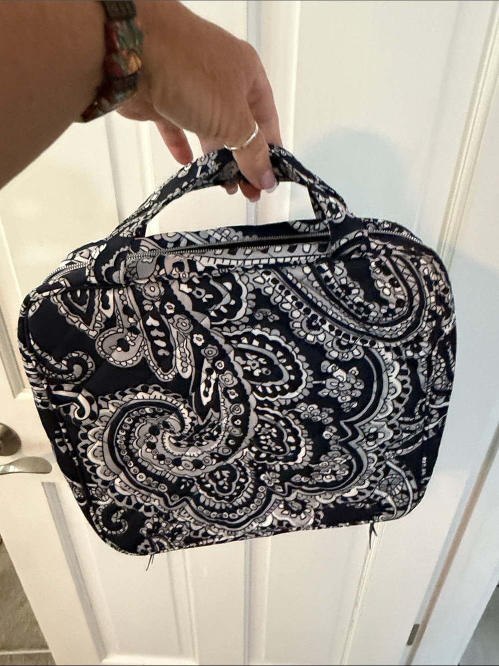 Vera Bradley Large Hanging Toiletry Organizer Bag - navy Paisley - Picture 6 of 8